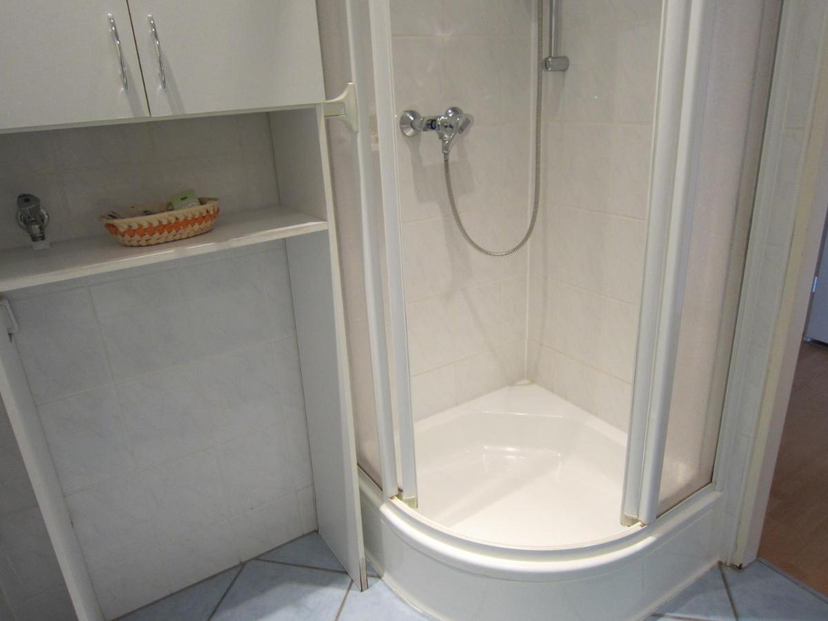 Private Apartment Near Fair Ground Hannover Ngoại thất bức ảnh